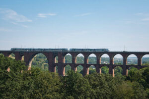 Göltschtalbrücke mit Personenzug